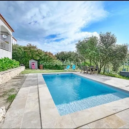 Holiday home Belle Maison De Climatisee,3ch Avec Piscine Nimes