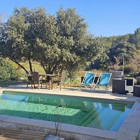 Casa de Férias Belle Maison De Climatisee,3ch Avec Piscine Nîmes