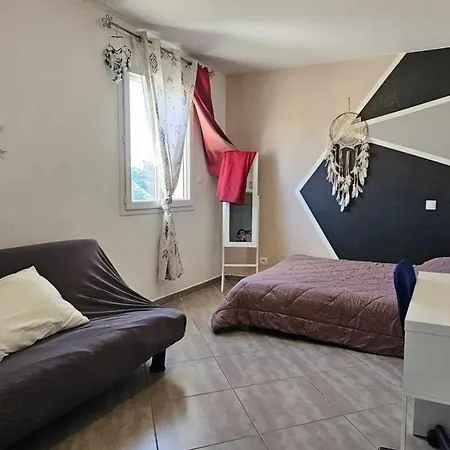 Casa de Férias Belle Maison De Climatisee,3ch Avec Piscine