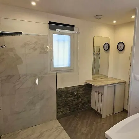 Belle Maison De Climatisee,3ch Avec Piscine *