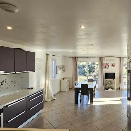 Belle Maison De Climatisee,3ch Avec Piscine Nîmes
